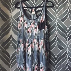 Tank with pockets and back cutouts